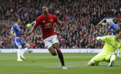 راشفورد يحتفل بالهدف الأول