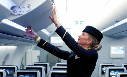 مضيفة طيران