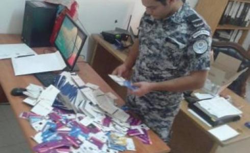ضبط 380 شريحة اتصال إسرائيلية ممنوعة من التداول في الخليل