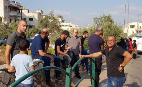 اهالي الطلاب قرب مدرسة ابن سينا