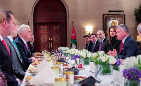 الملك عبد الله الثاني يلتقى نائب الرئيس الامريكي مايك بنس