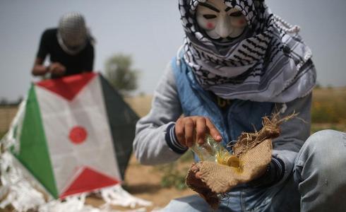 مستشار إسرئيلي يهدد مطلقي الطائرات الورقية