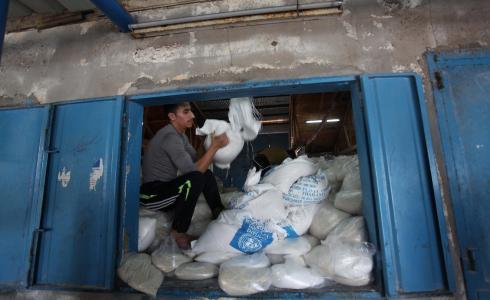 لاجئ في مركز توزيع المواد التموينية في غزة - APAimages