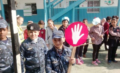 أريحا: يوم مروري للتعريف بمهام الشرطة في مدرسة بنات عمران