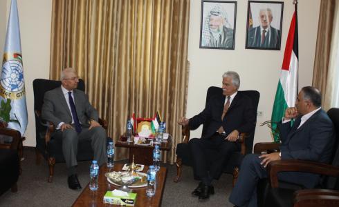 لقاء الوزير عورتاني بالقنصل المصري