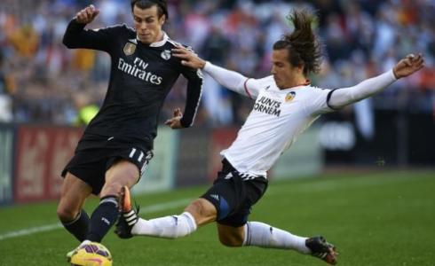 لقطة من مباراة سابقة للفريقين