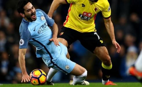 أصيب غوندوغان في ركبته إثر اصطدامه بالمغربي نور الدين مرابط