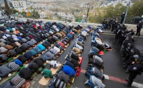 المصلين أدوا صلاة الفجر خارج أسوار الحرم القدسي