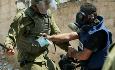 صحفي يتعرض للاعتداء من قوات الاحتلال/ توضيحية