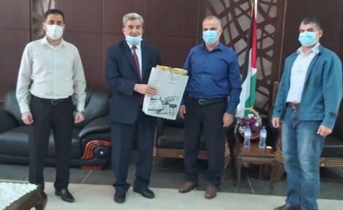 عميد المعاهد الأزهرية يتسلم شهادات الثانوية الأرهرية