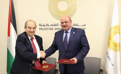 أثناء توقيع الاتفاقية 