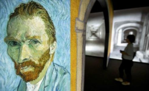 فان غوخ كان يعاني من مرض عقلي وقطع أذنه وأرسلها إلى غابريال برلاتييه وكتب "احتفظي بها بعناية"