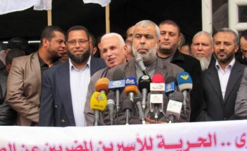 جانب من الوقفة الجماهيرية دعما وإسنادا للأسرى والأسرى المضربين