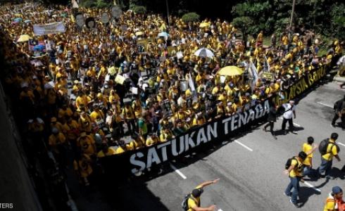 آلاف المحتجين في كوالالمبور للمطالبة باستقالة رزاق