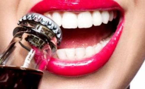 نصائح لتقوية الأسنان أهمها تناول لبان بدون سكر