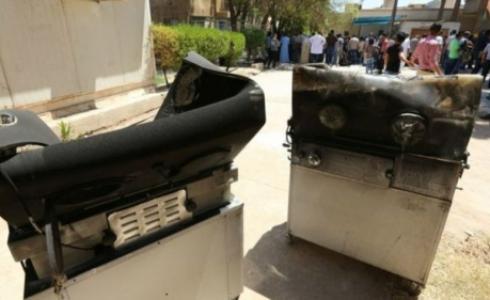 وزارة الصحة العراقية قالت مبدئيا إن سبب الحريق ماس كهربائي، ولكن تبين لاحقا انه "اضرم عمدا لاخفاء سرقة"