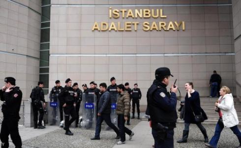 قوات مكافحة الشعب أمام محكمة إسطنبول (أرشيفية)