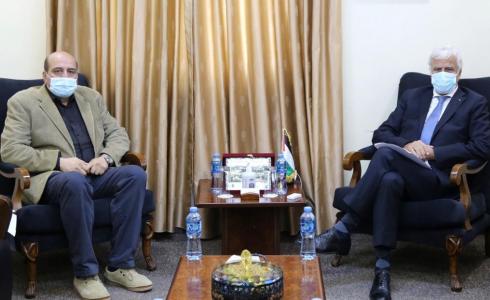 الوزير عورتاني خلال لقائه ممثل بعثة التعاون الفلسطيني الأوروبي نضال جيوسي