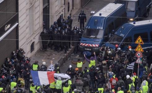 اعتقالات ومدرعات في شوارع العاصمة بسبب السترات الصفراء