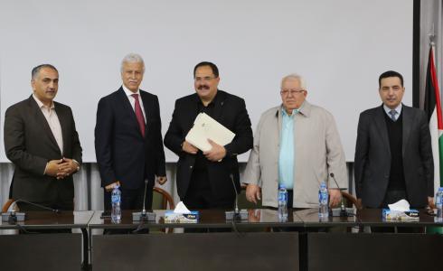 صيدم يسلّم وزارتي التربية والتعليم العالي لعورتاني وأبو مويس