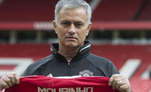 جوزيه مورينيو مدرب فريق مانشستر يونايتد