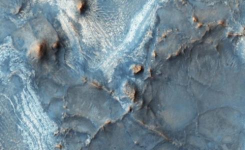 اكتشاف مياه متجمدة تحت طبقات وصخور المريخ تم أول مرة عام 2008