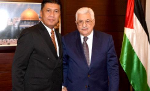 الرئيس محمود عباس، أثناء لقاء السفير الاندونيسي تغوه وردويو .