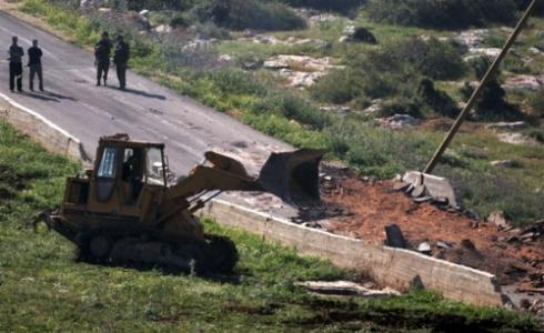 اعمل تجريف فى اراضي الفلسطينيين 