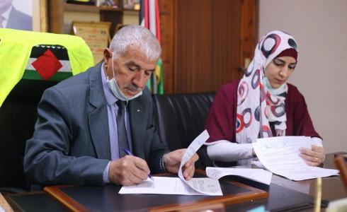 طوباس توقع اتفاقية مع الرؤيا العالمية لمساعدة الأسر الفقيرة