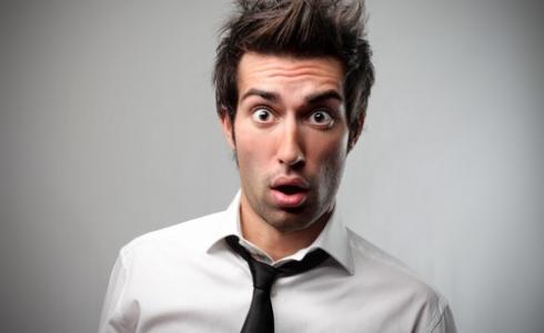 شخص متفاجئ من حدث معين - تعبيرية