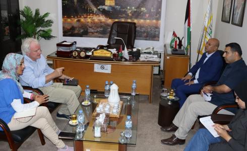 أبو هولي نعمل مع الأونروا لاستمرار الإجراءات الوقائية في مدراس القطاع