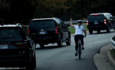  قامت بإشارة "مسيئة" بإصبعها