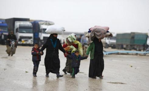 نزوح افراد من حلب