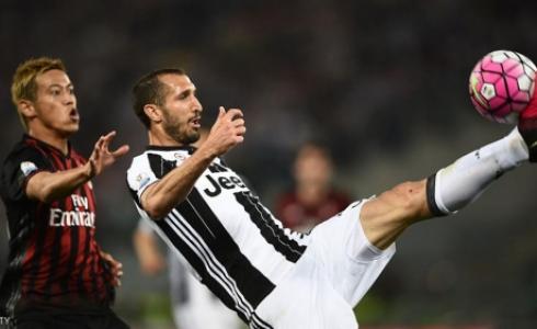 كيليني (بالأبيض والأسود) بمواجهة ميلان - أرشيفية