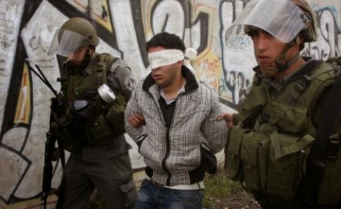 قوات الاحتلال تعتقل شاب فلسطيني