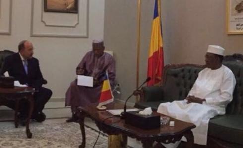 غولد خلال لقائه مع الرئيس التشادي بمسقط رأس الأخير، الأسبوع الماضي