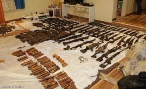 إلقاء القبض على 12 مطلوبا