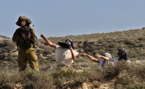 مستوطنون يهاجمون المواطنين- ارشيف