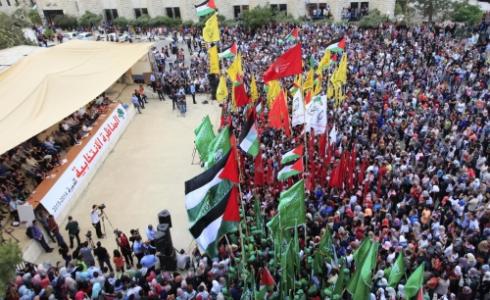 جماهير لمختلف الأحزاب السياسية الفلسطينية