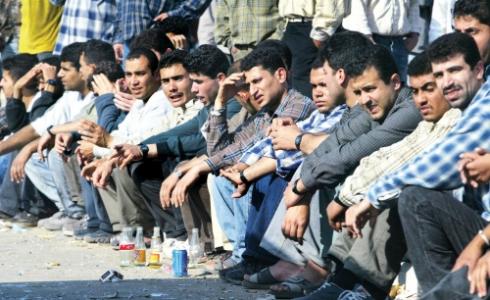شباب عاطلون عن العمل-ارشيفية