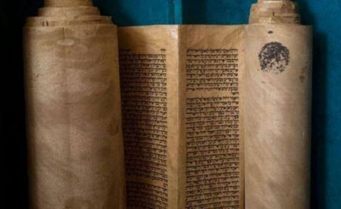 مخطوطات توراتية  تستخدم في الطقوس اليهودية
