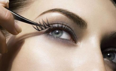 الرموش الصناعية