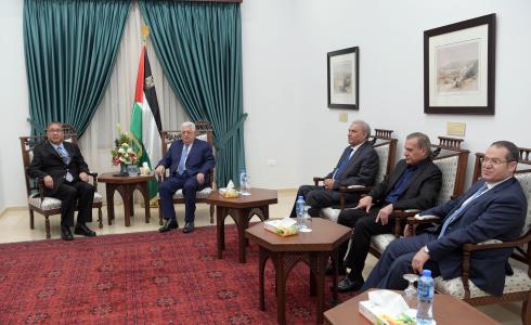 الرئيس عباس يستقبل المبعوث الصيني لعملية السلام