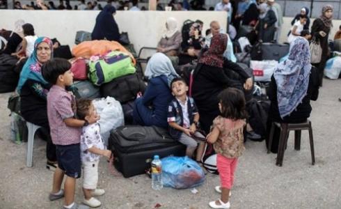مسافرون على معبر رفح أمس