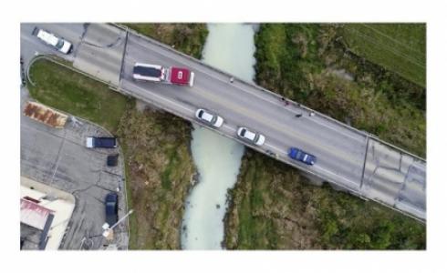 كمية كبيرة من الحليب سكبت عن طريق الخطأ 