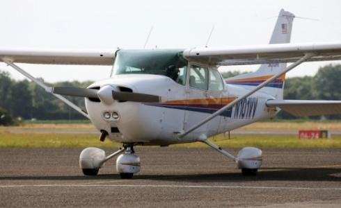 مهاجرين غير شرعيين إلى بريطانيا على متن طائرة