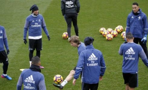 لاعبو ريال مدريد خلال حصة تدريبية