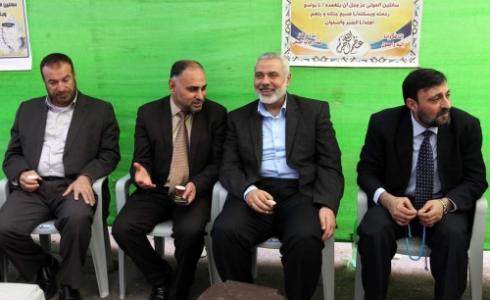 هنية وقيادة حماس خلال تأدية واجب العزاء