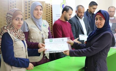 تكريم خريجة من دورة اعداد منشط 