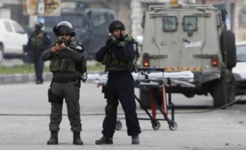 جنود الاحتلال يطلقون النار على شاب فلسطيني بسلفيت